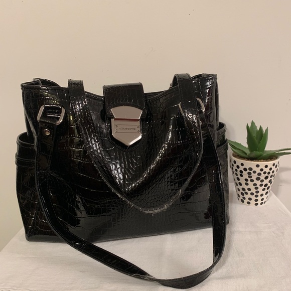 Liz Claiborne Handbags - Liz Claiborne | Black purse!